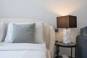 TOP Location | Work and Chill near Miracle Garden