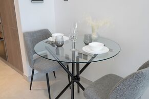 TOP Location | Work and Chill near Miracle Garden