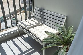 TOP Location | Work and Chill near Miracle Garden