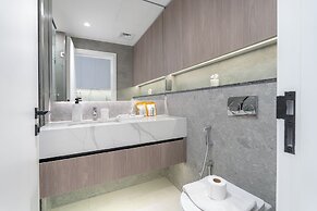 TOP Location | Work and Chill near Miracle Garden
