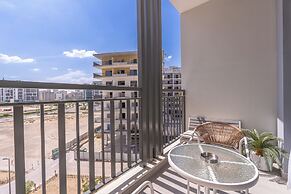 TOP Location | Work and Chill near Miracle Garden