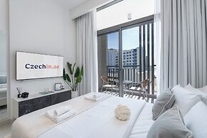 TOP Location | Work and Chill near Miracle Garden