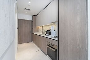 TOP Location | Work and Chill near Miracle Garden