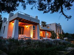 Majestic Villa With Private Pool