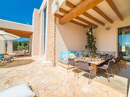 Majestic Villa With Private Pool