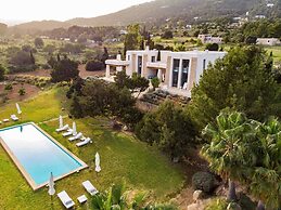 Majestic Villa With Private Pool