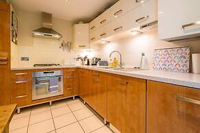 Host Stay Kingscote Townhouse