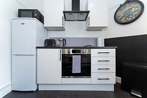 Host Stay Preston Park Apartment