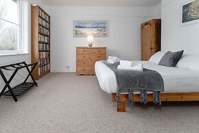Host Stay Preston Park Apartment