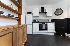 Host Stay Preston Park Apartment