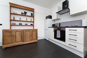 Host Stay Preston Park Apartment
