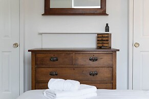 Host Stay Preston Park Apartment