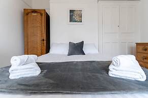 Host Stay Preston Park Apartment