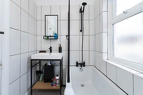 Host Stay Preston Park Apartment