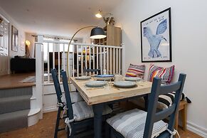 Host Stay Blue Boho at Bristol Gardens