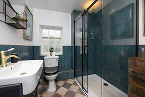 Host Stay Blue Boho at Bristol Gardens