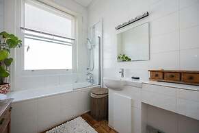 Host Stay St Aubyns Coastal Retreat