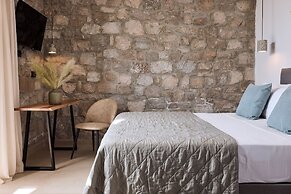 Kedros Milos Suites