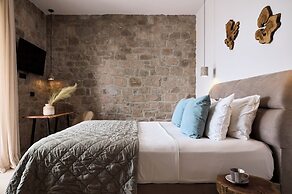 Kedros Milos Suites