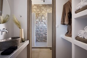 Kedros Milos Suites
