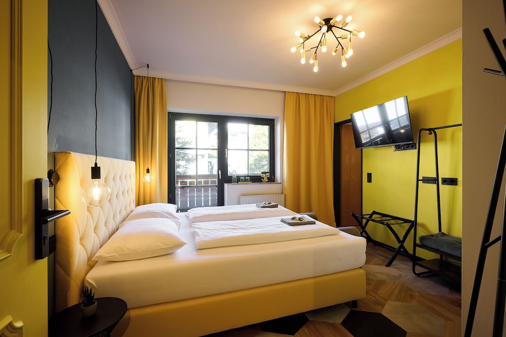 Boutique house happYellow