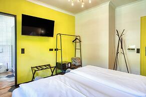 Boutique house happYellow