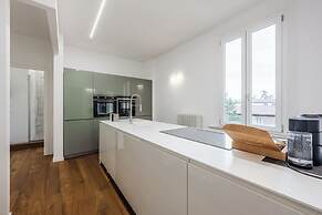 Emilia Suite Academy