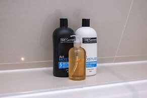 Host Stay Sillwood Seafront