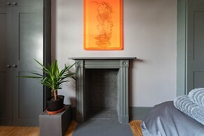 Host Stay Queens Maisonette