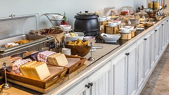 The Lodgers Hotel and Banquet Sector 38