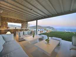 Coastal Retreat With Wellness