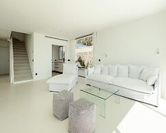 Charming Villa in Delightful Gateway