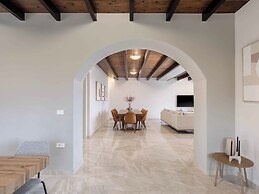 Luminus Arcus Villa