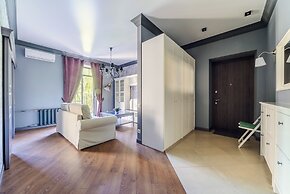 Designer apartment on Zybitskaya street