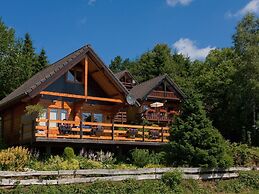 Forestside Chalet With Charm