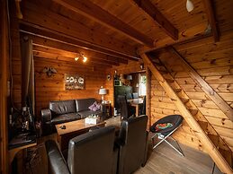 Forestside Chalet With Charm