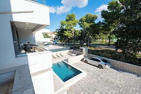 Apartments Break with Pool