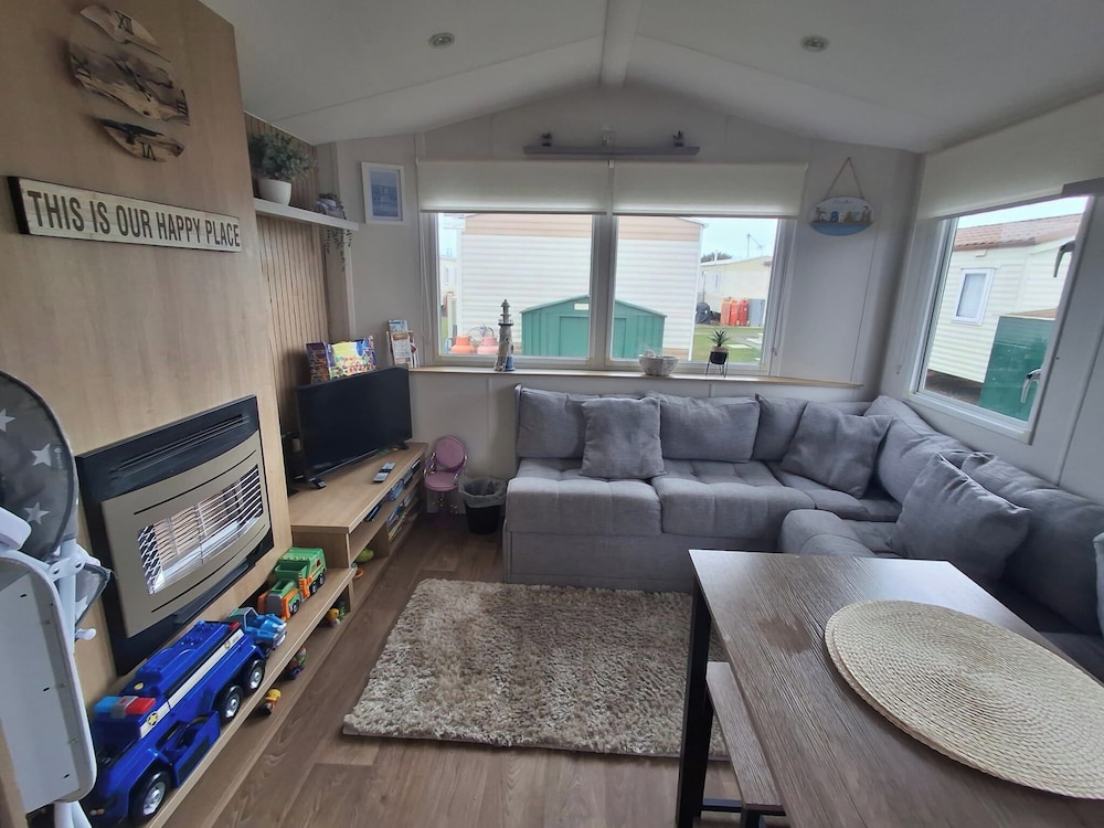 Meadow View 3-bed Caravan - Sleeps 8 - Petfriendly