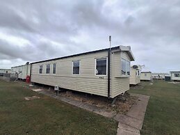 Meadow View 3-bed Caravan - Sleeps 8 - Petfriendly
