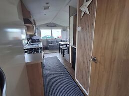 Meadow View 3-bed Caravan - Sleeps 8 - Petfriendly