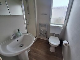 Meadow View 3-bed Caravan - Sleeps 8 - Petfriendly