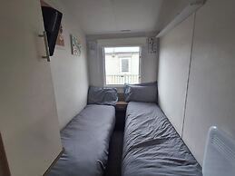 Meadow View 3-bed Caravan - Sleeps 8 - Petfriendly