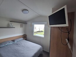 Meadow View 3-bed Caravan - Sleeps 8 - Petfriendly