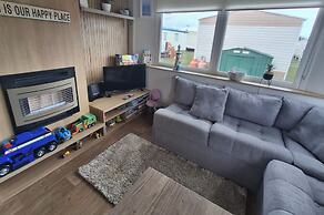 Meadow View 3-bed Caravan - Sleeps 8 - Petfriendly