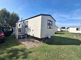 3-bed Caravan - Sleeps 8 - Pool Onsite - Petsok