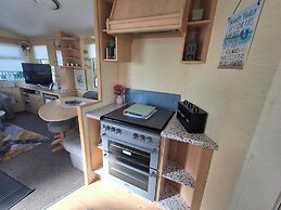 3-bed Caravan - Sleeps 8 - Pool Onsite - Petsok