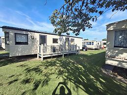 3-bed Caravan - Sleeps 8 - Pool Onsite - Petsok