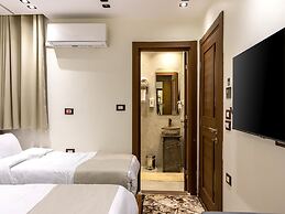 Shiny Pyramids Boutique Hotel