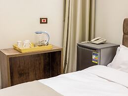 Shiny Pyramids Boutique Hotel