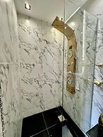 Shiny Pyramids Boutique Hotel